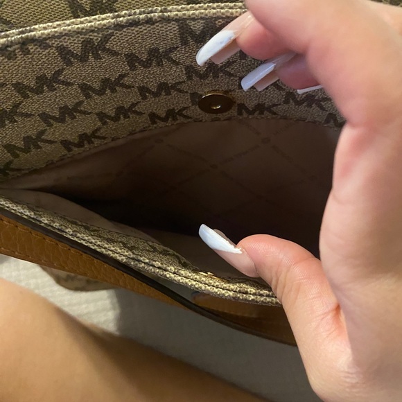 Michael Kors Logo Crossbody - Picture 3 of 4